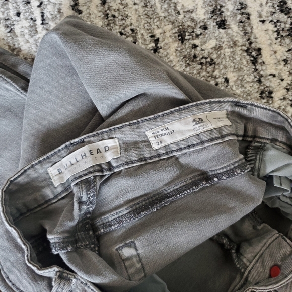 Bullhead Gray Skinny Jeans - Picture 2 of 5